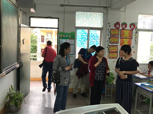 信息技術(shù) 共話(huà)實(shí)小——智慧校園規(guī)劃建設(shè)與創(chuàng)新應(yīng)用研討現(xiàn)場(chǎng)會(huì)